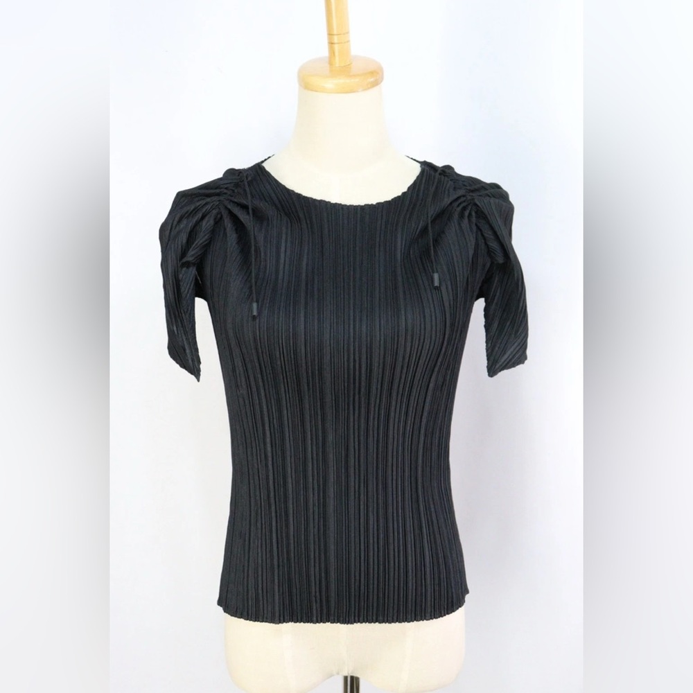 PLEATS PLEASE Black Short Sleeve Top